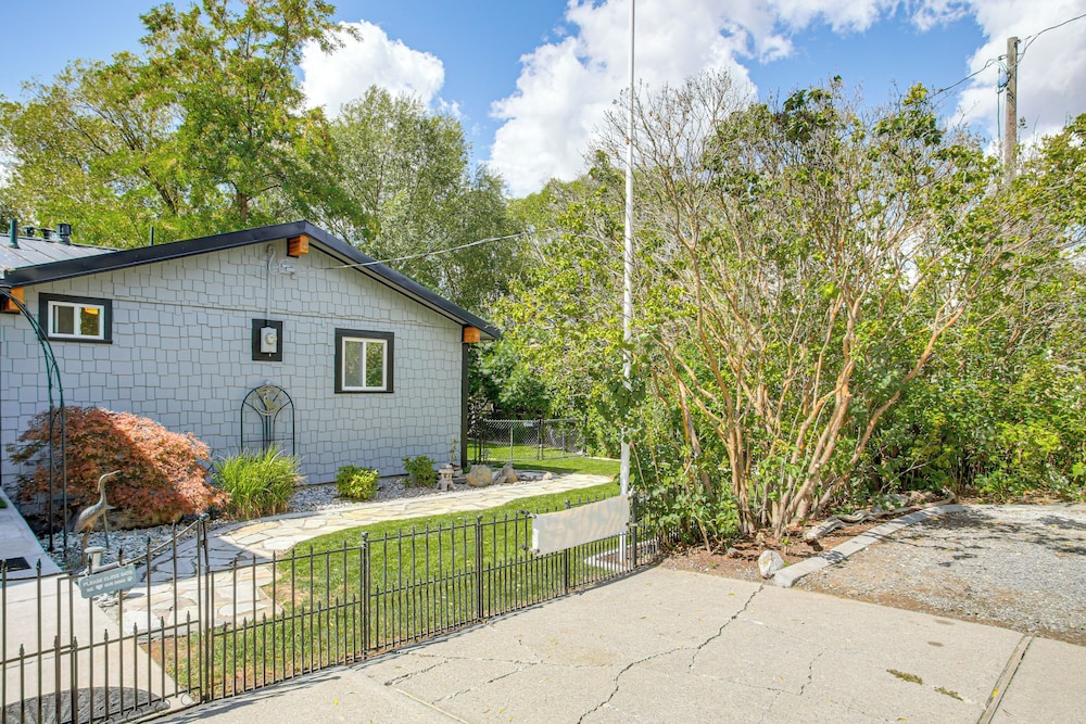 Hot Tub, Deck & Mtn Views: Nine Mile Falls Duplex