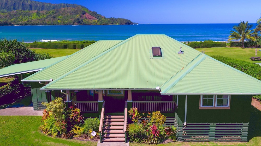 Hanalei Nalu in Hanalei