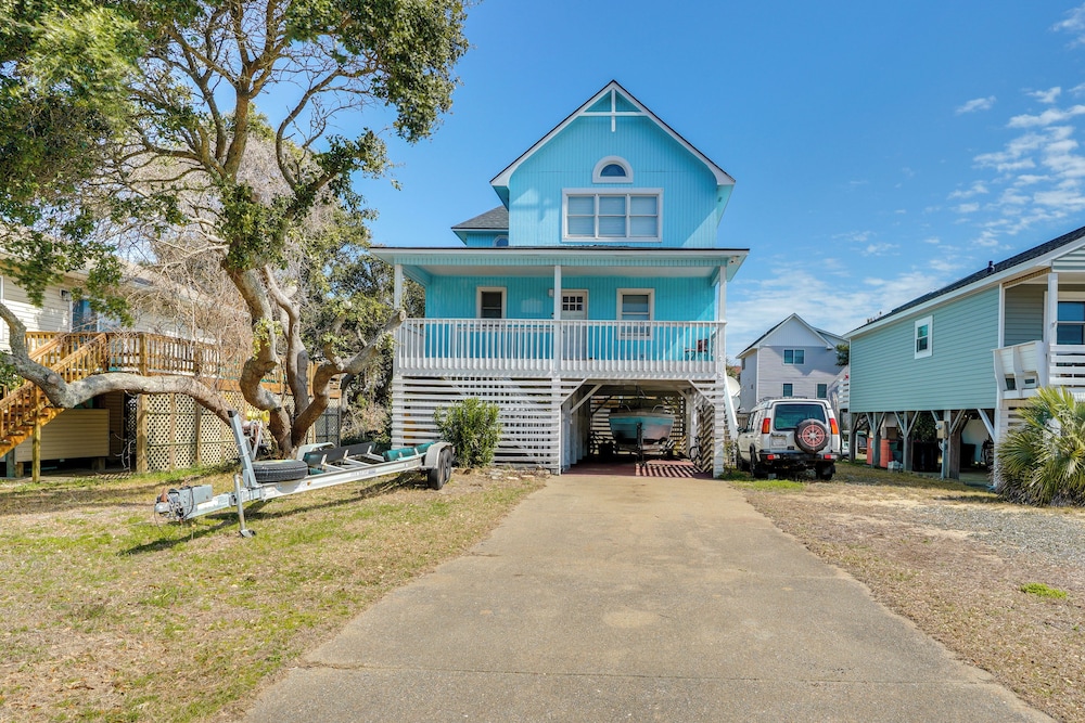 Steps to Beach: Centrally Located OBX Home!