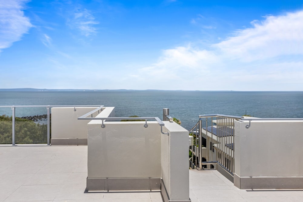 Stylish 3-bed Apartment in Coastal Redcliffe