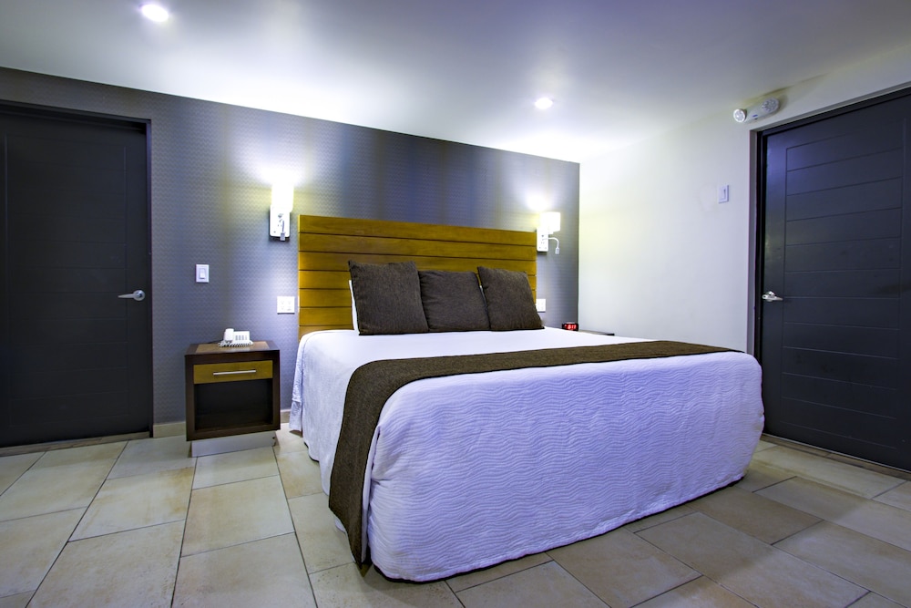 Ensenada Vacations - Hotel La Pinta - Property Image 15