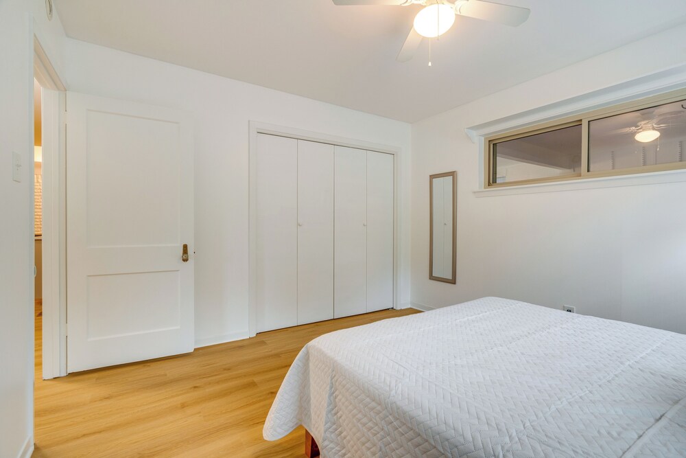 Walk to UT Austin! Charming Duplex w/ Game Room