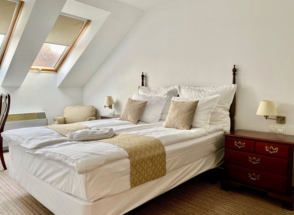 OPERA16 Guestrooms
