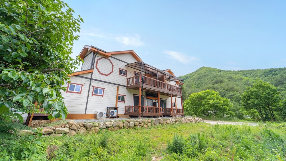 Samcheok Elroi Pension view 5