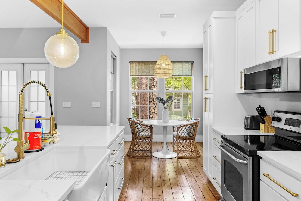 Bayou Bungalow by Avantstay Walk to Boat Ramp & Bay Private Yard
