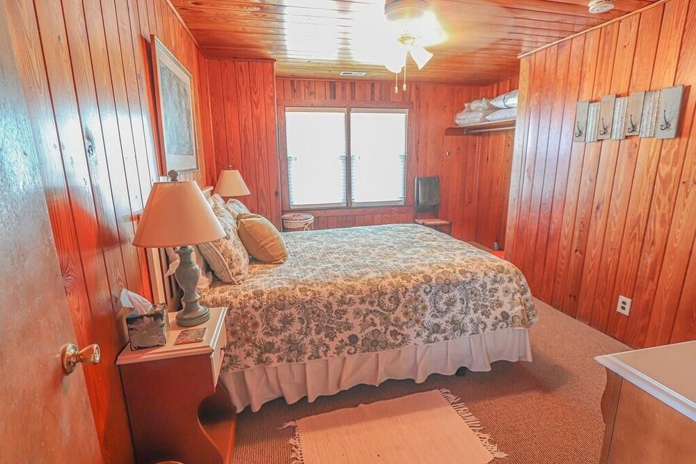 Whitecaps 5 Bedroom Home