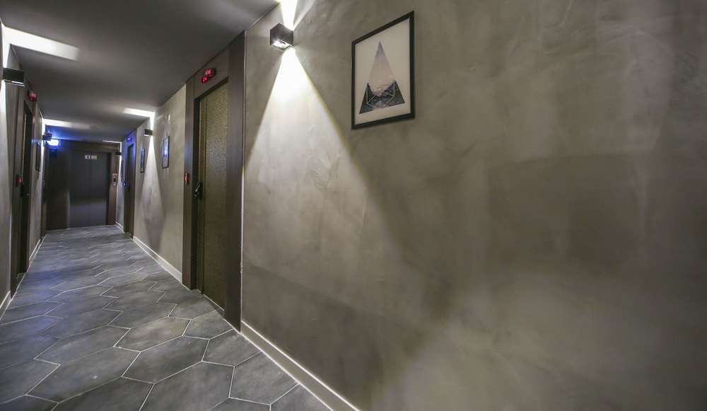 Hotel A