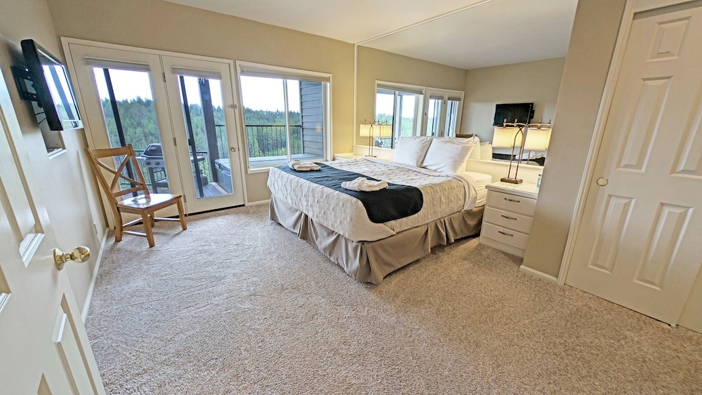 Mt Bachelor Village 332 2 Bedroom Condo