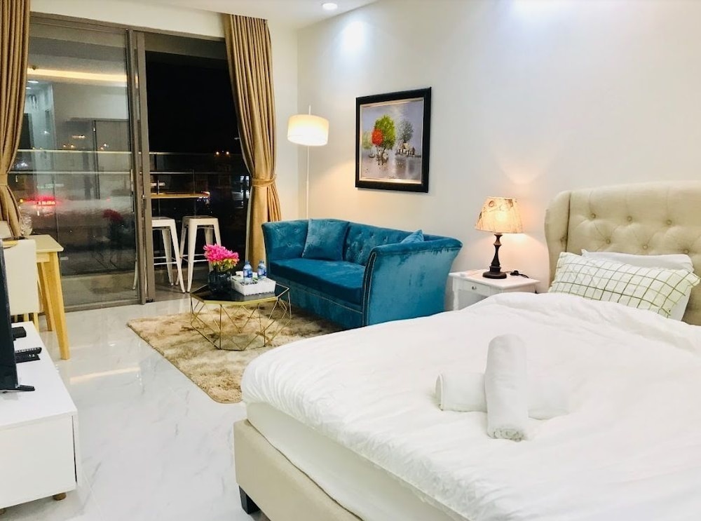 Jennifer House - Millenium Apartment