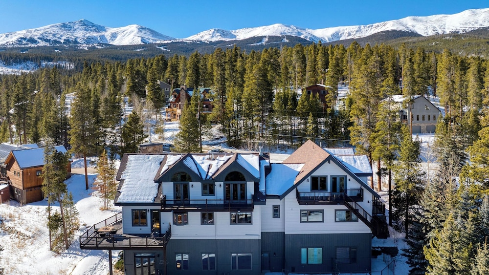 Skate Bowl, Hot Tub & Game Room Breckenridge Adventure Chalet by Avantstay