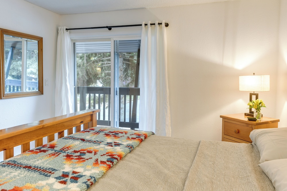 Mountain-view Home Near Hiking in Alpine!