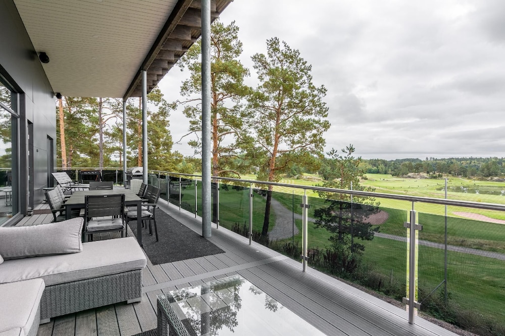 Platinum Swing - Spacious 4BR Villa with Panorama Views
