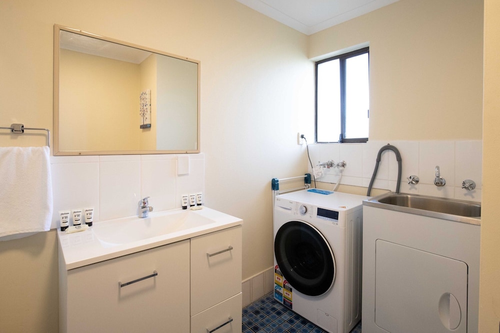 Charming 2-bed Apartment With Bay Views
