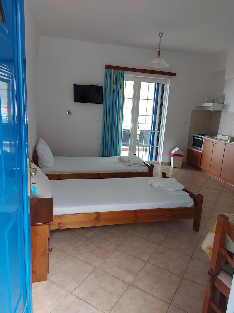 Matina Apartments Tyros view 3