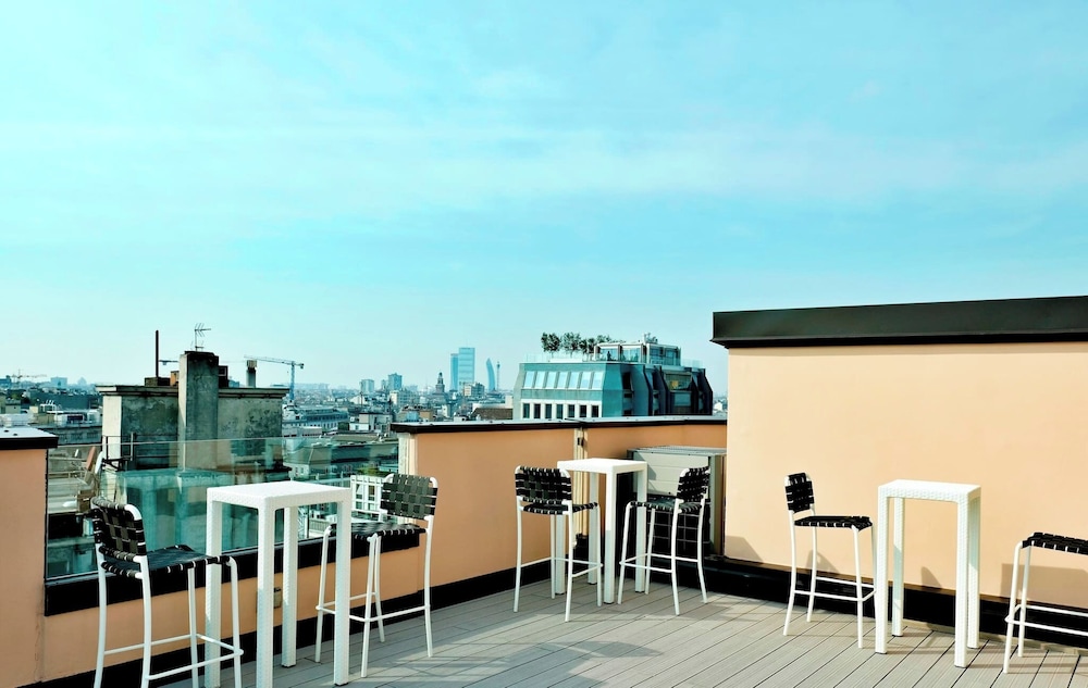 San Babila Central Tower by Rentopolis - High-end 1bdr with panoramic terrace overlooking Duomo