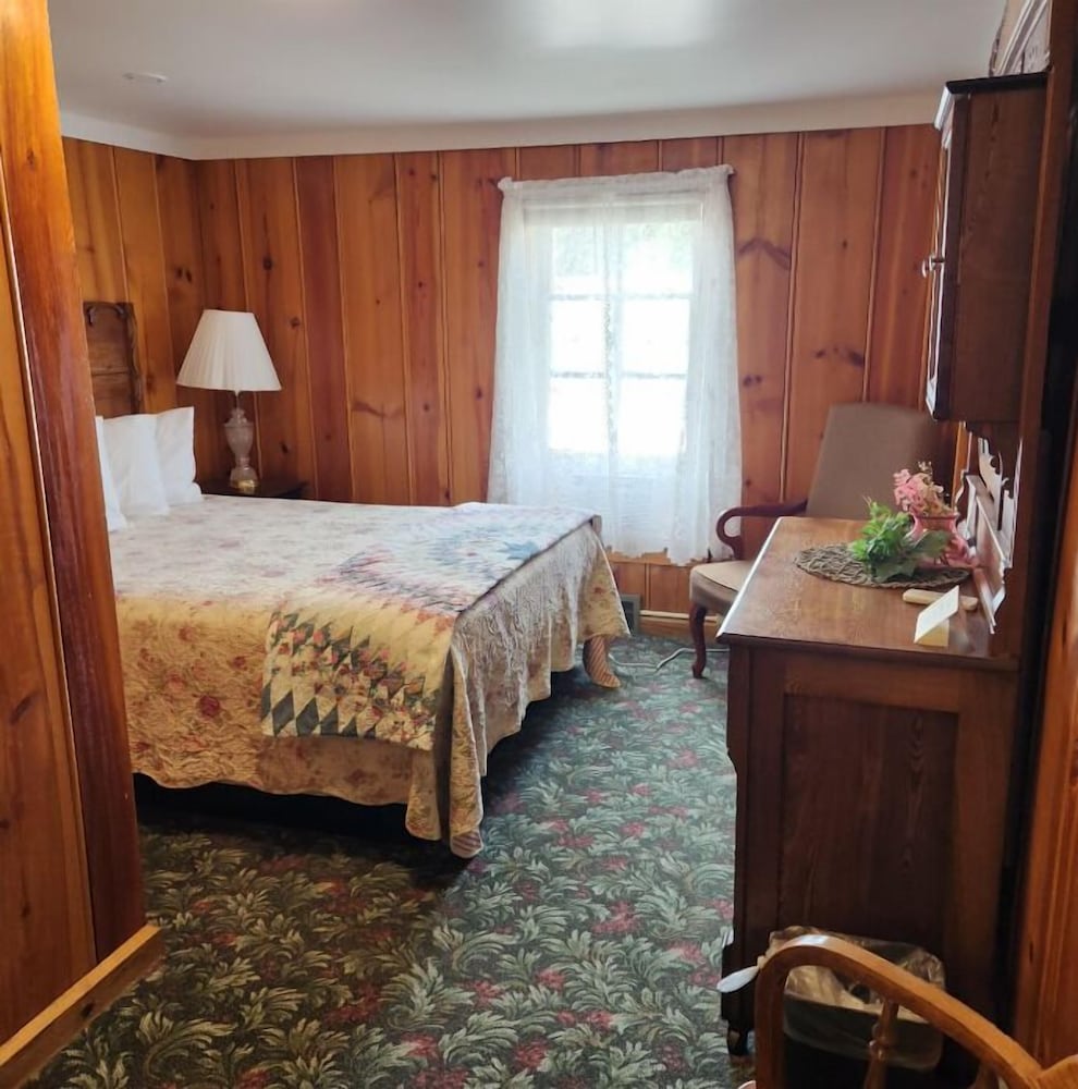 Fairweather Inn and Nevada City Cabins