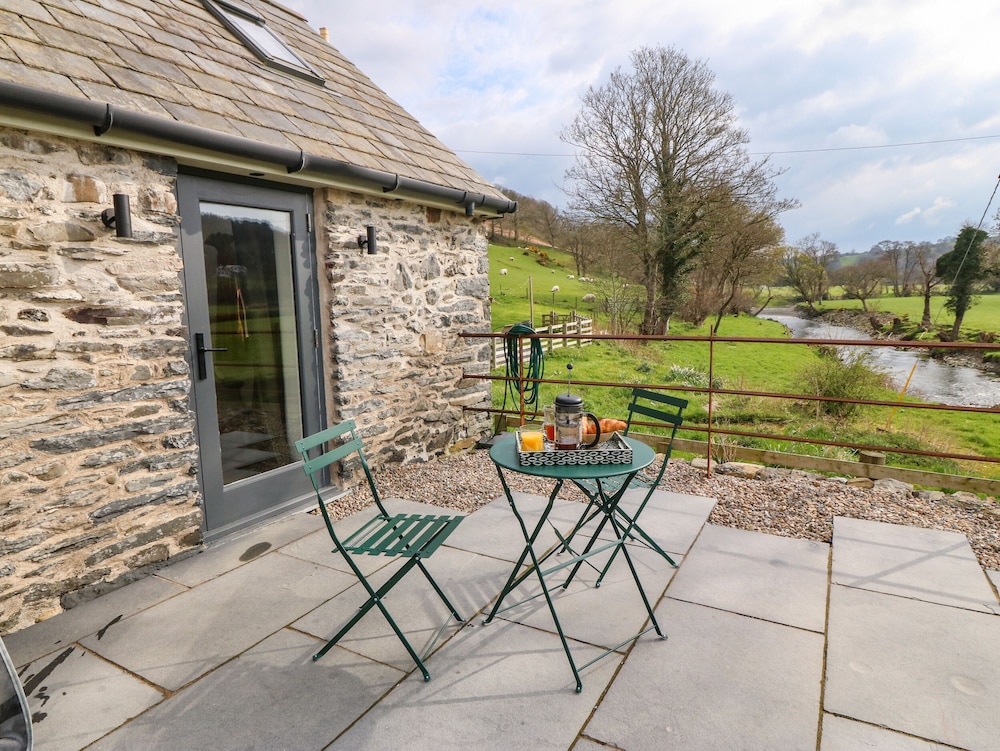 Plas Glan Yr Afon