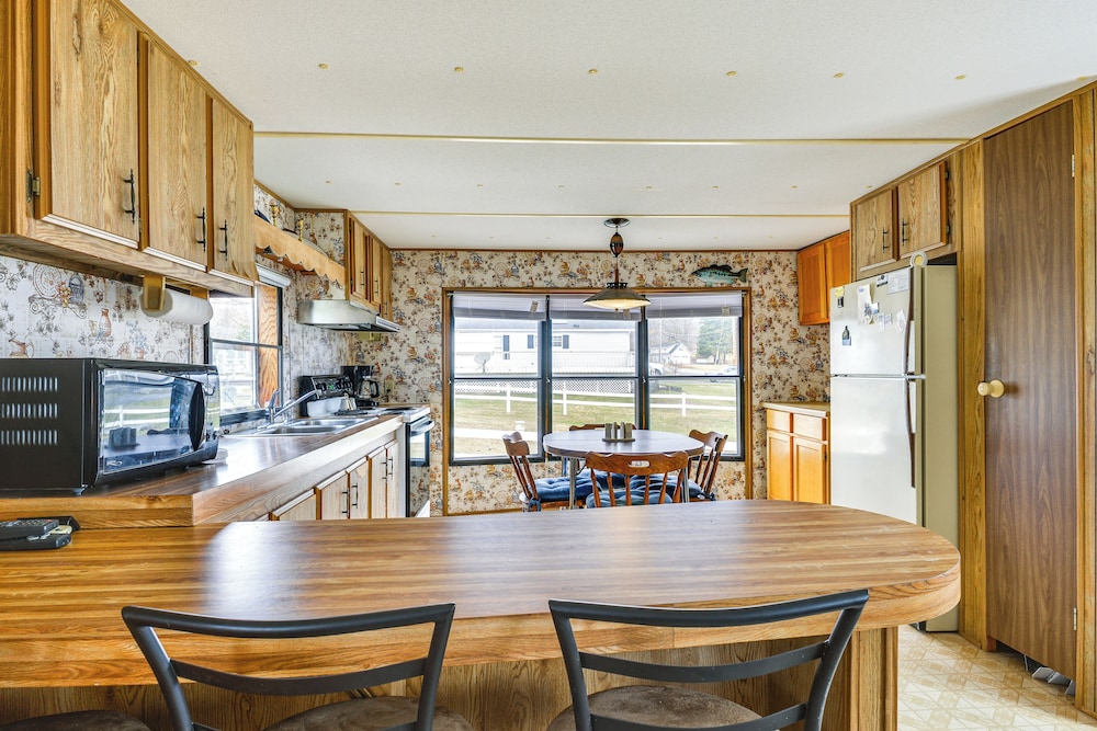 Steps to Lake Ontario: Remote Escape w/ Deck & BBQ