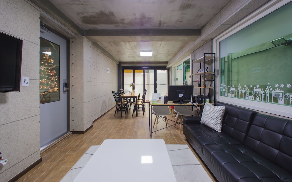 KW Hongdae Line Hostel
