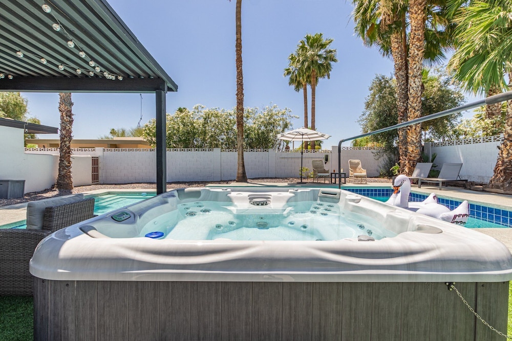 Desert Rose-hot Tub-pool Heat Avail-fire Pit-golf!