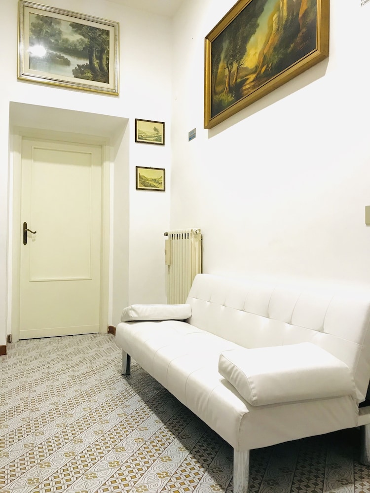4 Bed-sleeps 8-central Rome-5 Min to Colosseum