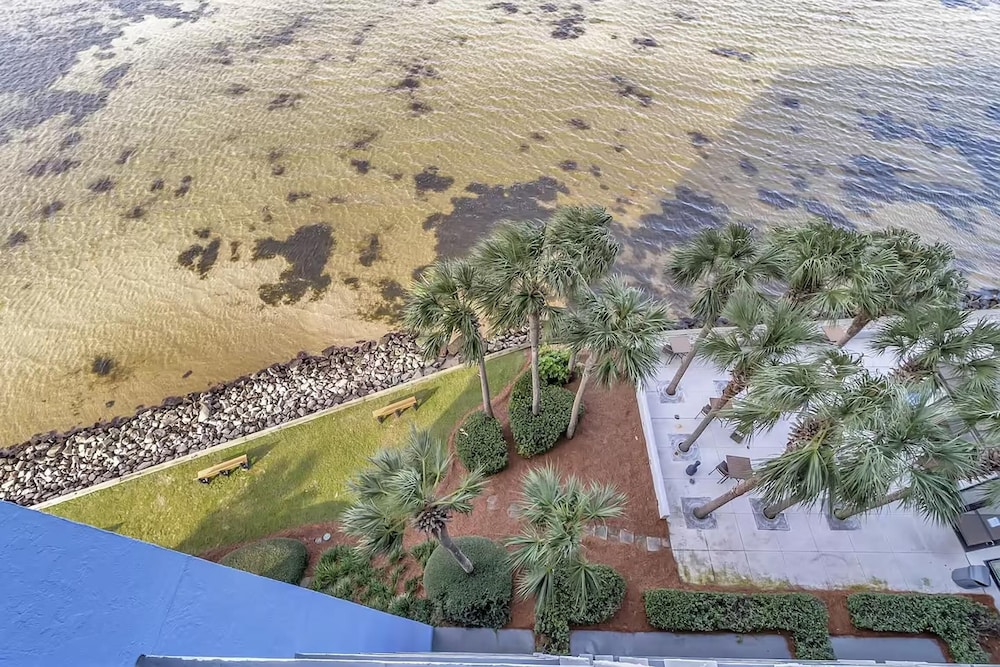 Bayside Inn 6786
