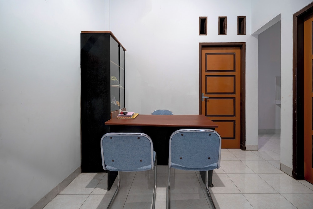 Hotel O 94843 Syariah Hj. Lilis Sukabumi