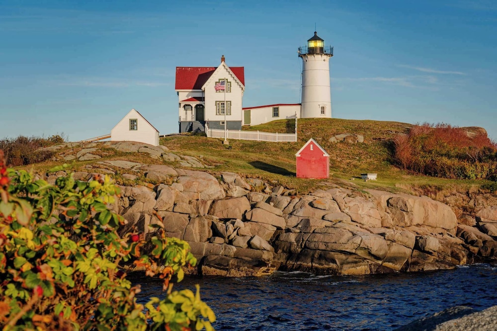 Nubble View Home for 10