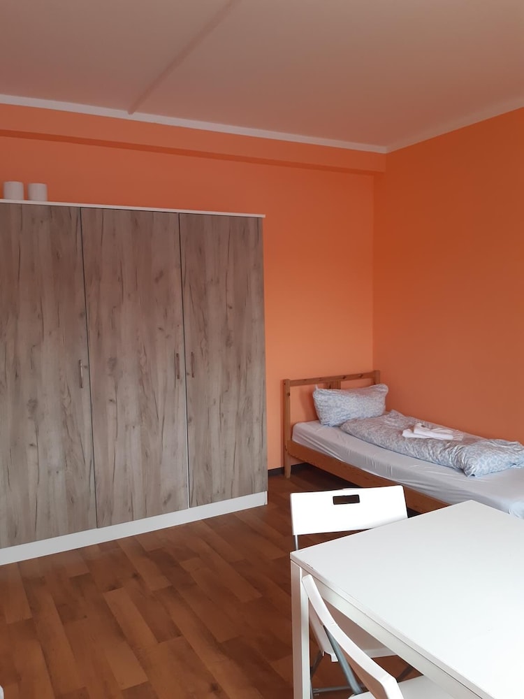 2-Rent Group Hostel Rooms&Apartments TUB19A