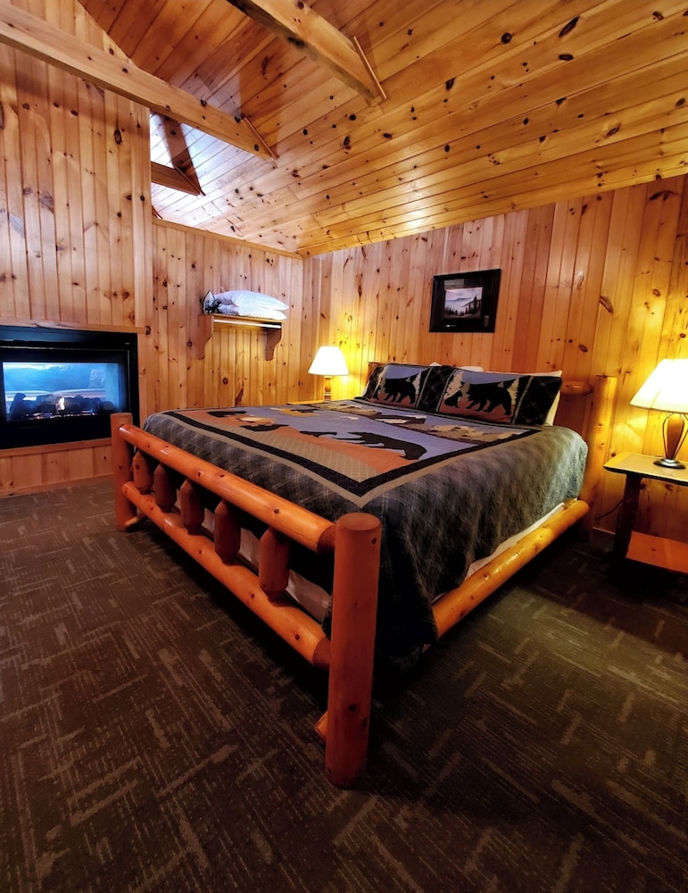 Urban Escape - 1BR King Cabin