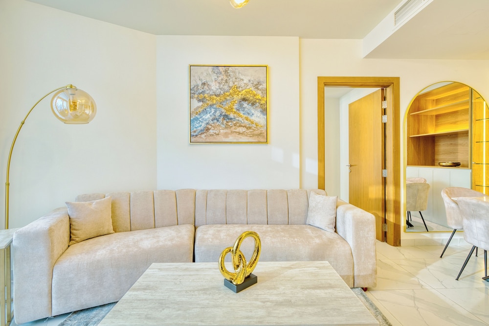 PVH - Canal Frontage 1BR - Millennium
