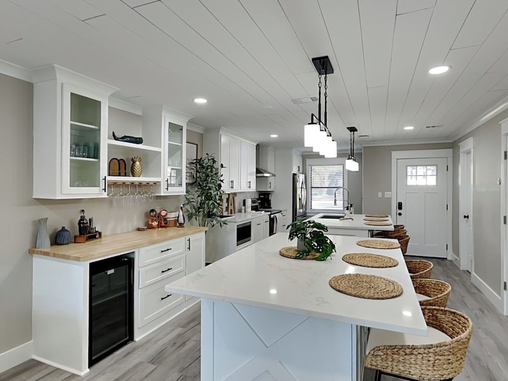 Easy on Eastern Lake by Southern Vacation Rentals