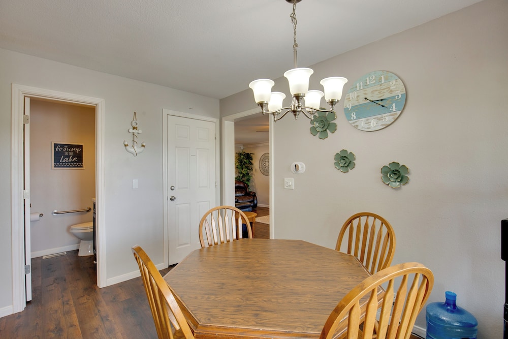Game Room & Dock: Waterfront Granbury Lake Retreat view 3