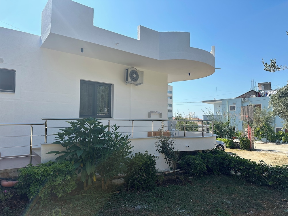 Apartments Meleqi