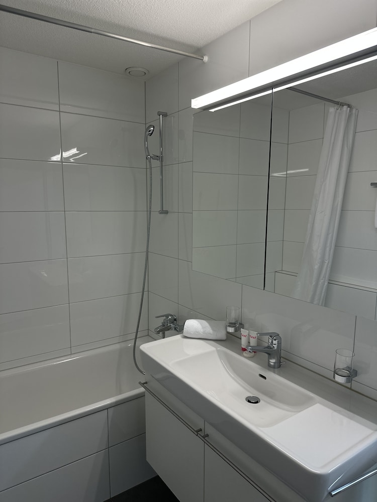 Nest - Baarerstrasse 43 & 45