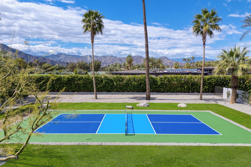 The Polo Villas by AvantStay – Modern Oasis Near Empire Polo Club