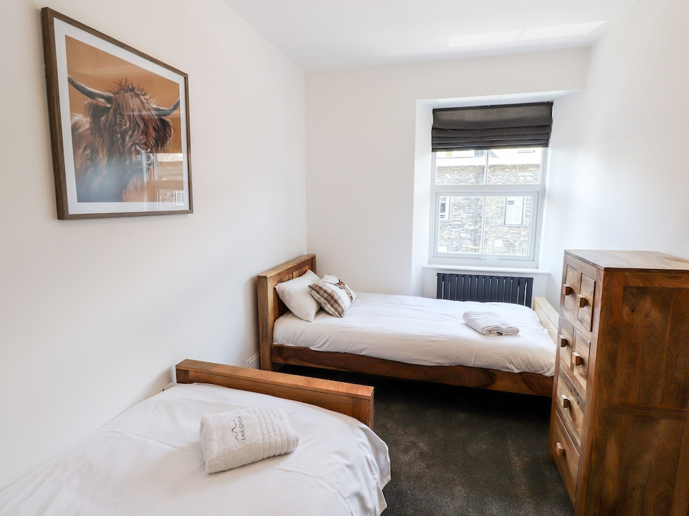 8 Waterhead Terrace