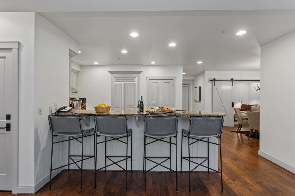 Trail's End Lodge at Deer Valley Resort - Two Bedroom Residence with Den and Spa #102 2 Condo