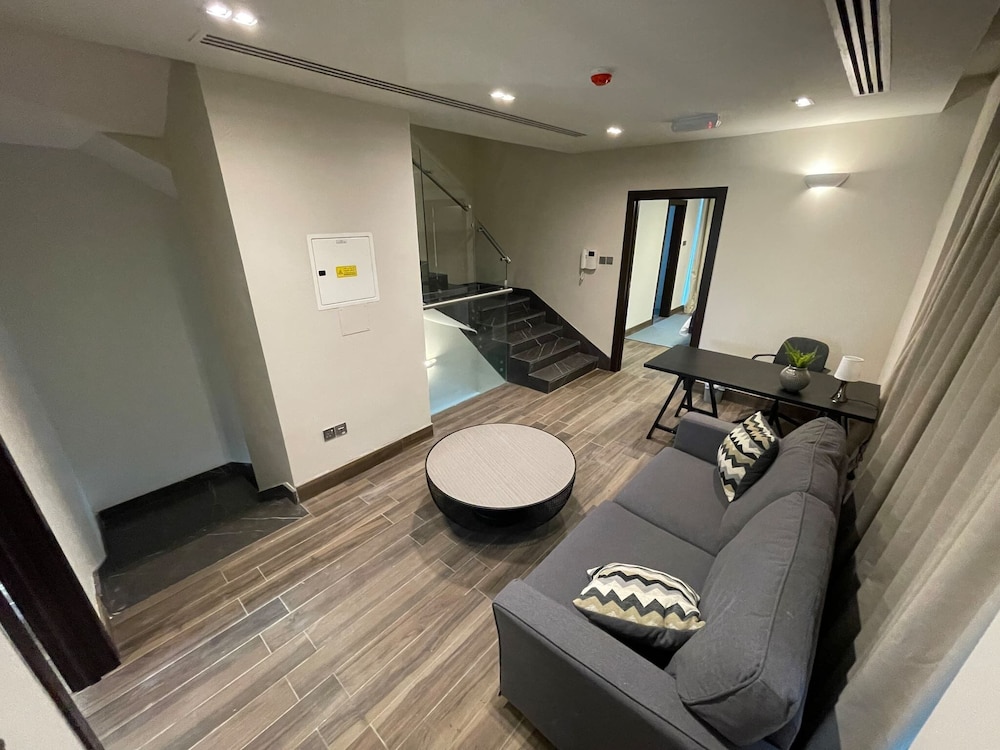 Best Townhouse On Jcv 4 Bedrooms With Jacuzzi
