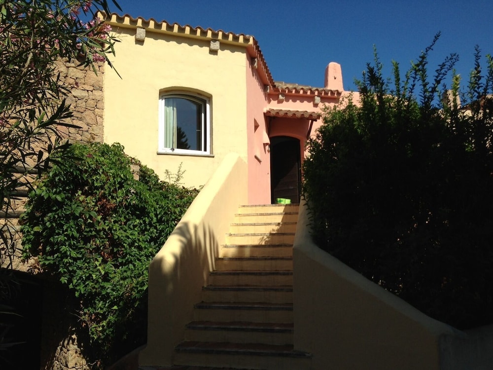 Sea View Apartment In Beautiful Sardinia - 7 Mins Walk to Beach photo 1