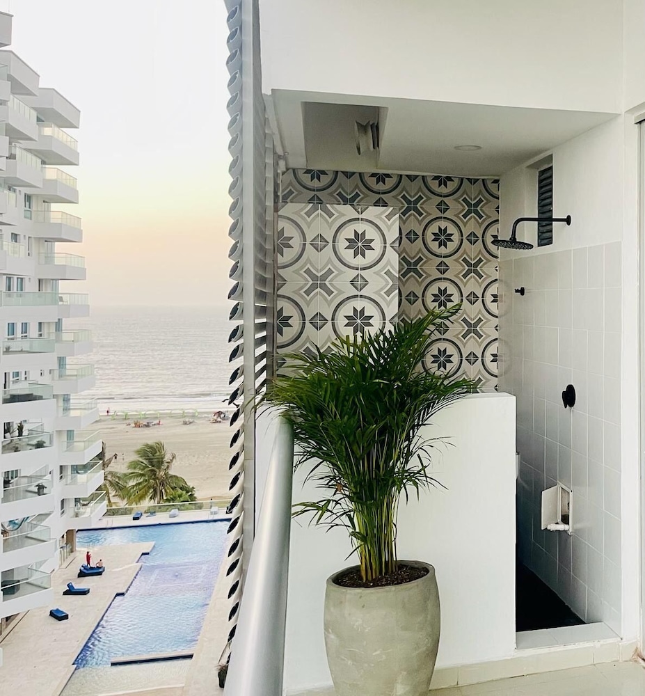 Condominio frente al mar  Morros Epic.
