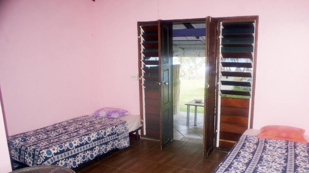 Bluepango Guest House - Hostel