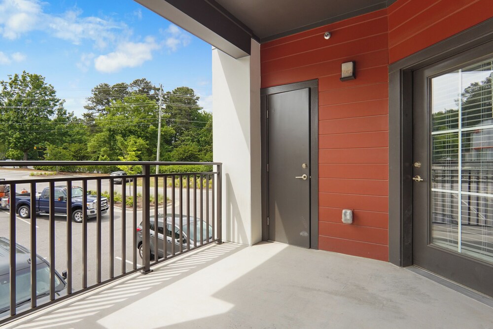 Luxe King 3BR Suite in North Raleigh
