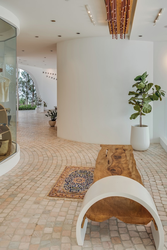 Lobby & Reception