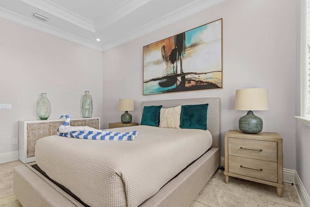 260 Coastal Luxe Retreat: 5bd/4.5ba, Pool & Spa, Water Views 5 Bedroom Home