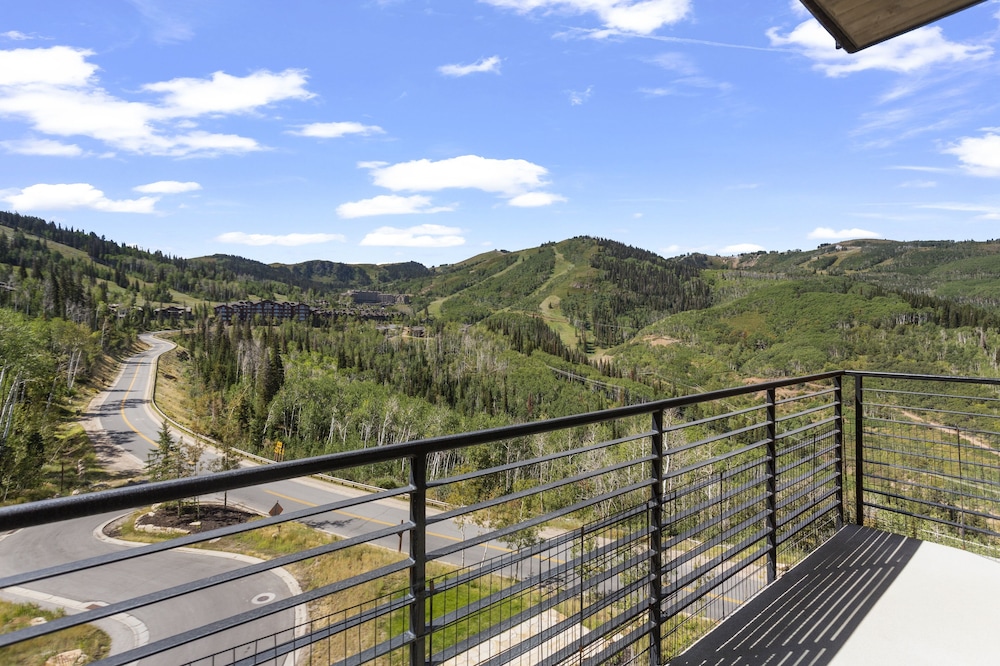 One Empire Pass at Deer Valley Resort - Three Bedroom Residence #402 3 Condo