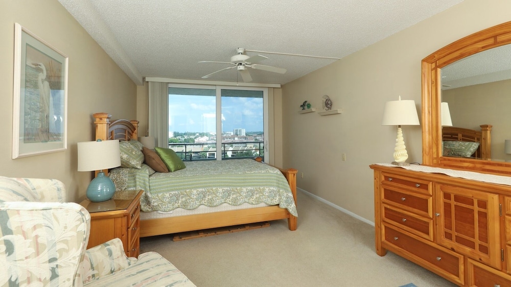 Anchorage Resort 9th Floor 2-Bedroom Condo with Balcony- Gulf Views! Pool, Beach 2 Condo