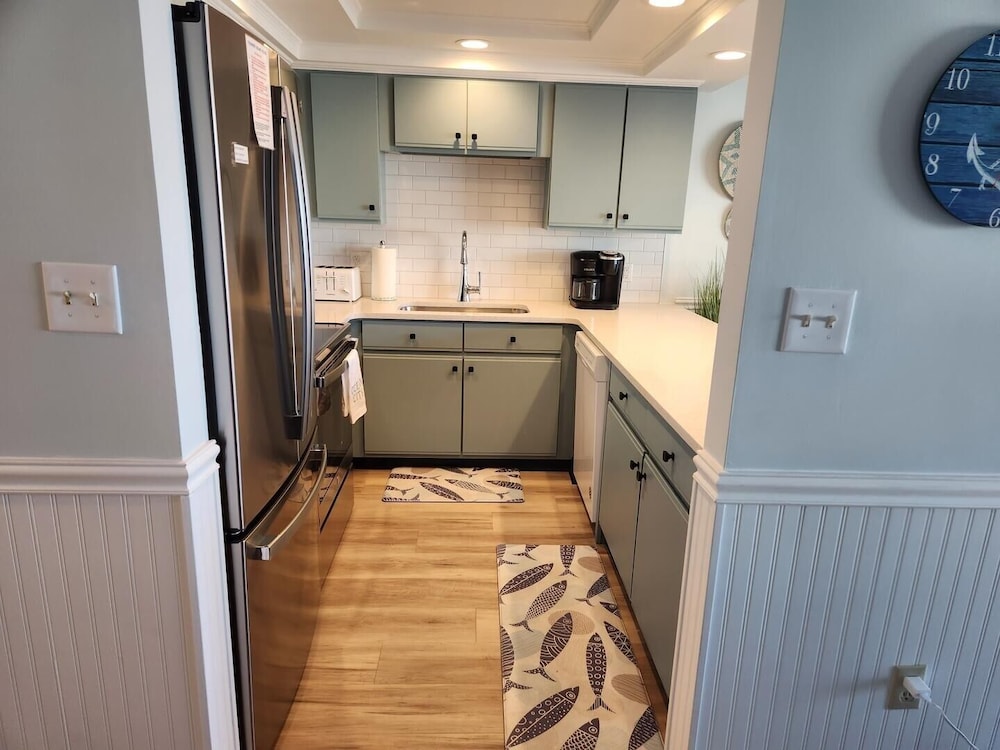 Thunder Island 114c 2 Bedroom Condo by RedAwning view 5