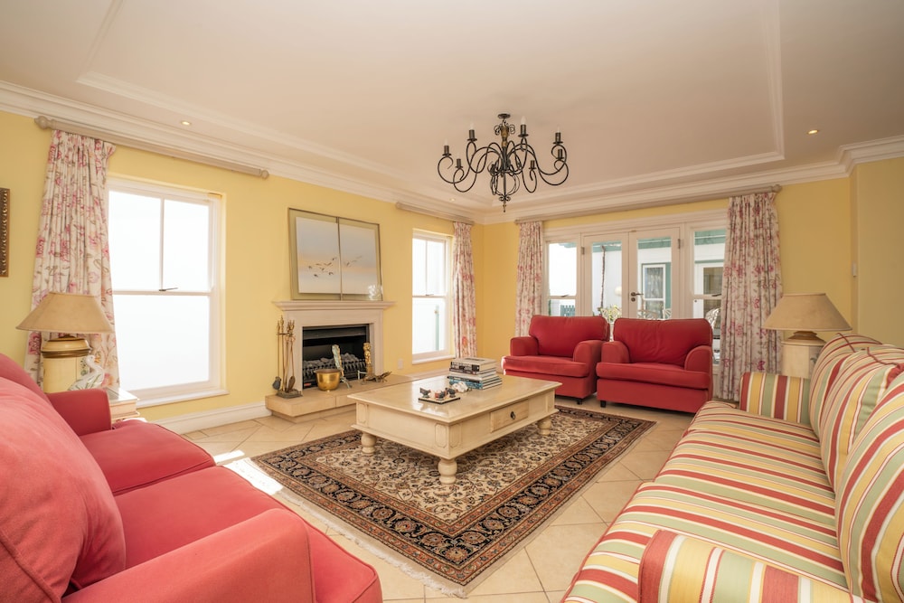 Charming Langebaan Holiday Home With Panoramic Views