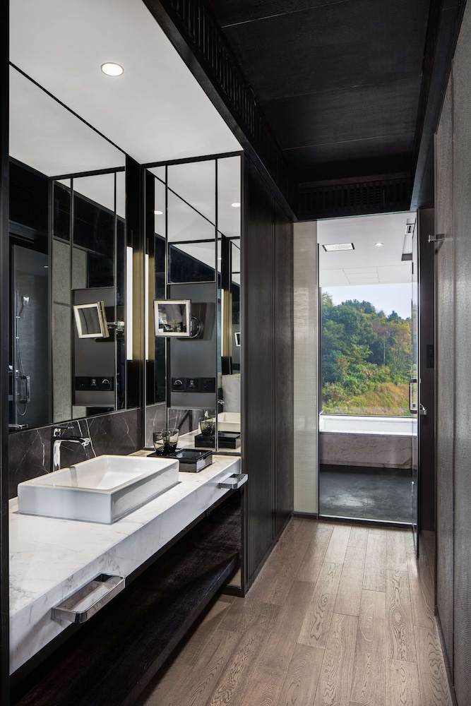 Hilton Ningbo Dongqian Lake
